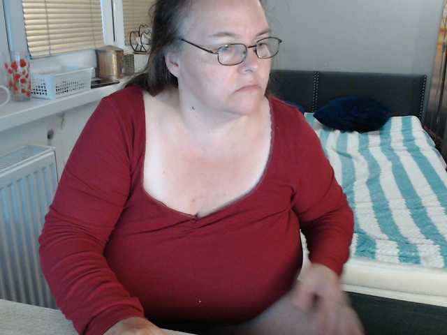 Bessy123 live cam on BongaCams