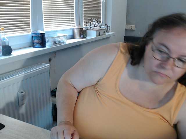 Bessy123 live cam on BongaCams