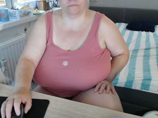 Bessy123 live cam on BongaCams