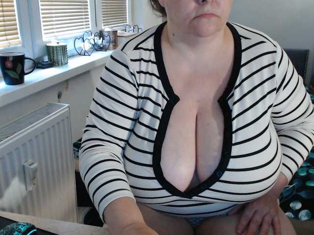 Bessy123 live cam on BongaCams