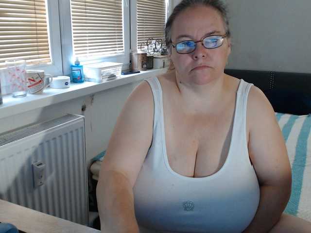 Bessy123 live cam on BongaCams