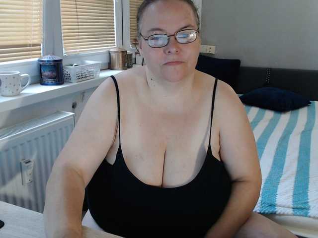 Bessy123 live webcam show