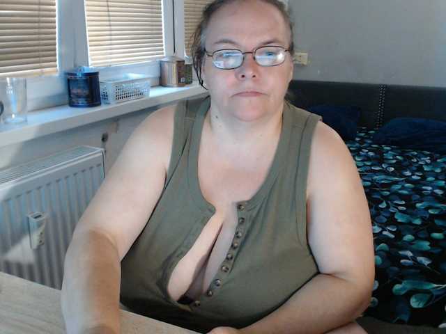Bessy123 live cam on BongaCams