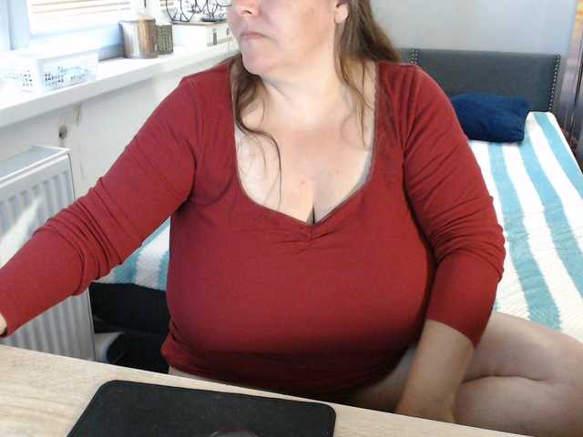 Bessy123 live cam on BongaCams