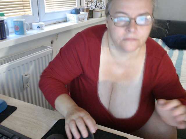 Bessy123 live cam on BongaCams