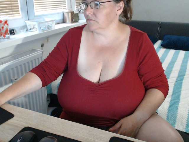 Bessy123 live cam on BongaCams