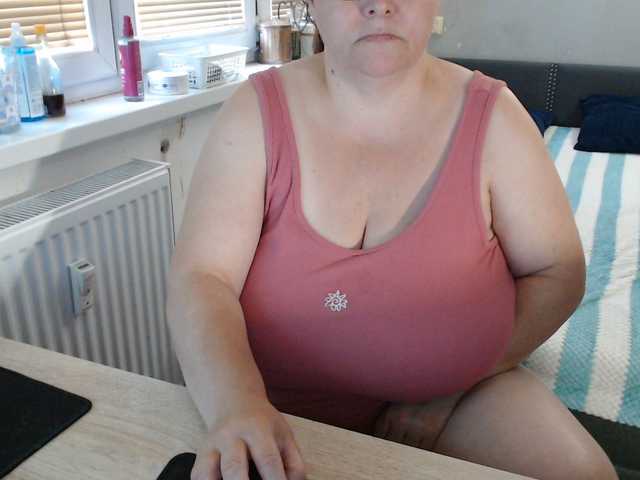 Bessy123 live cam on BongaCams