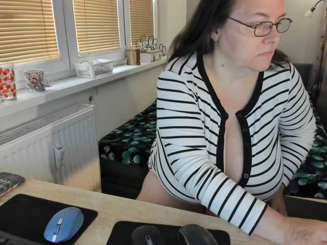 Bessy123 live cam on BongaCams