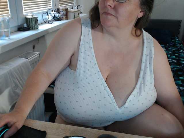 Bessy123 live cam on BongaCams