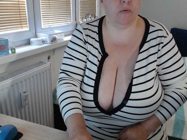 Bessy123 live cam on BongaCams