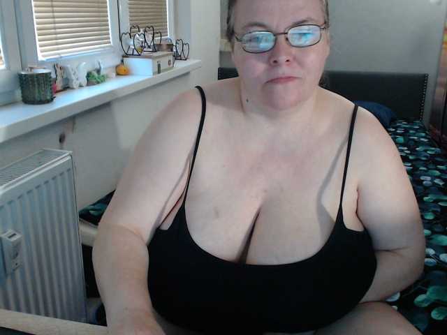 Bessy123's BongaCams show and profile