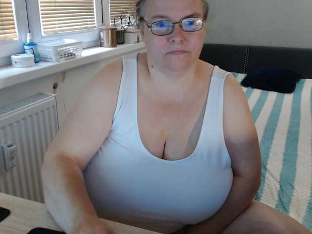 Bessy123 live cam on BongaCams