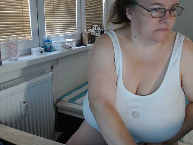 Bessy123 live cam on BongaCams