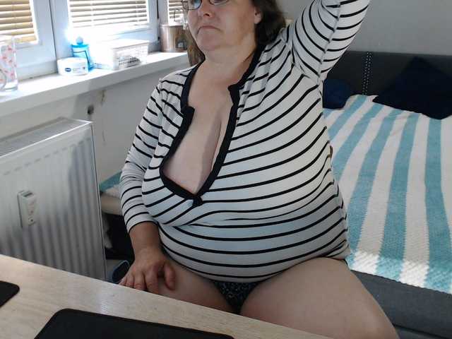 Bessy123 live cam on BongaCams