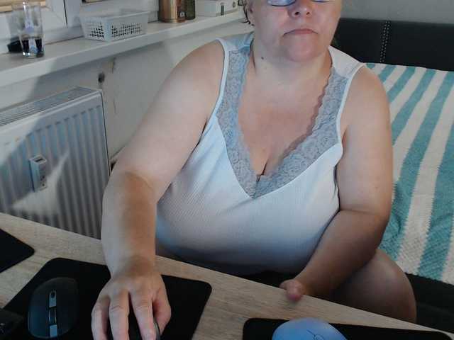 Bessy123 live cam on BongaCams