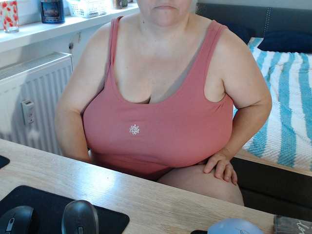 Bessy123 live cam on BongaCams