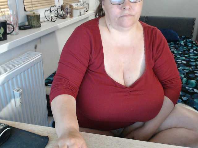 Bessy123 live cam on BongaCams