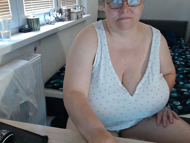 Bessy123 live cam on BongaCams