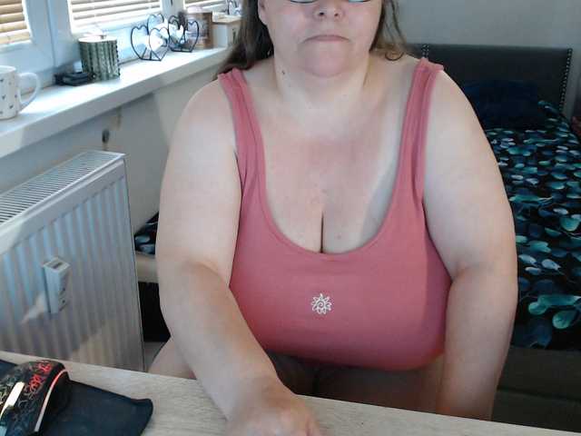 Bessy123 live cam on BongaCams