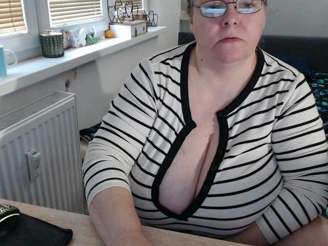 Bessy123's BongaCams show and profile