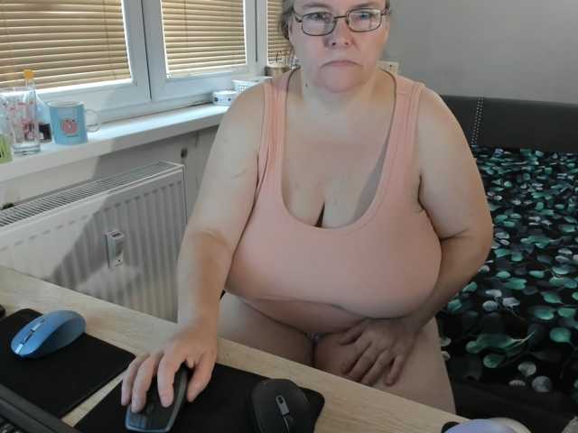 Bessy123, live now on BongaCams