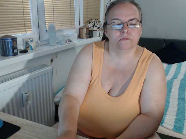 Bessy123 live cam on BongaCams