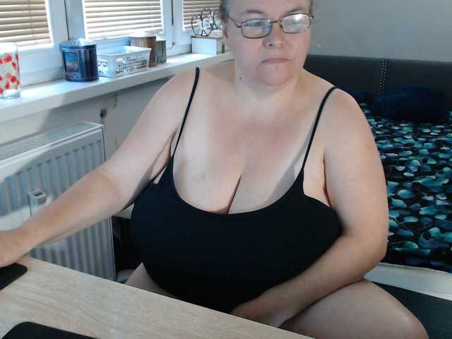 Bessy123 Live Cam pe BongaCams