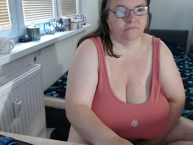 Bessy123 live cam on BongaCams