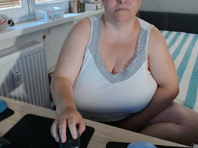 Bessy123 live cam on BongaCams