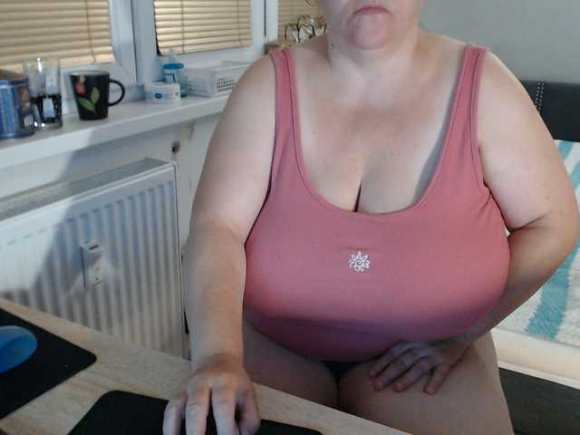 Bessy123 live cam on BongaCams