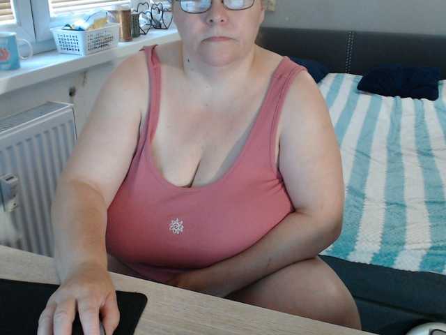 Bessy123 live cam on BongaCams