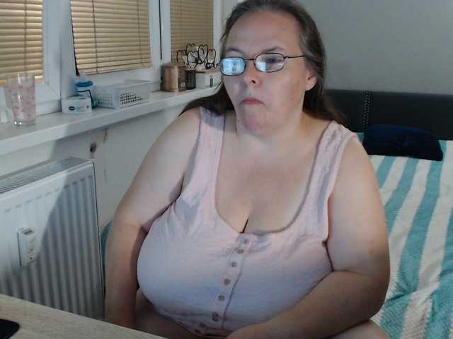 Bessy123 live cam on BongaCams