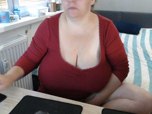 Bessy123 live cam on BongaCams
