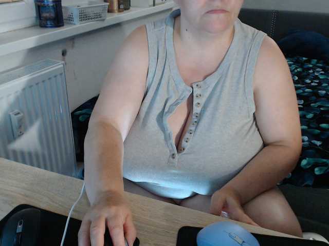 Bessy123 live cam on BongaCams