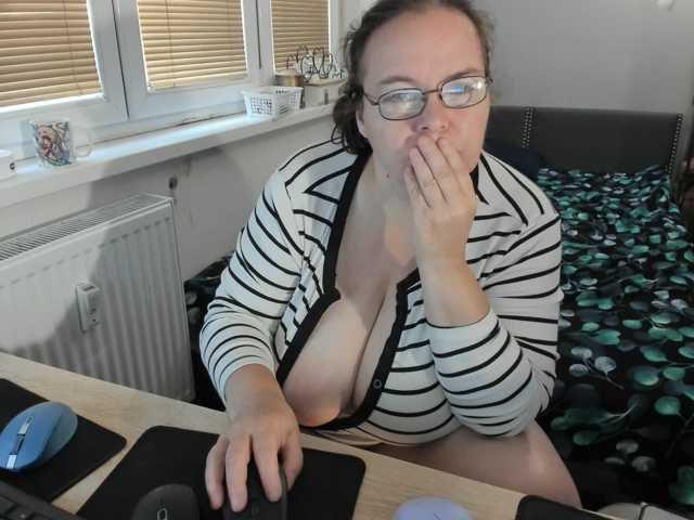 Bessy123 live cam on BongaCams