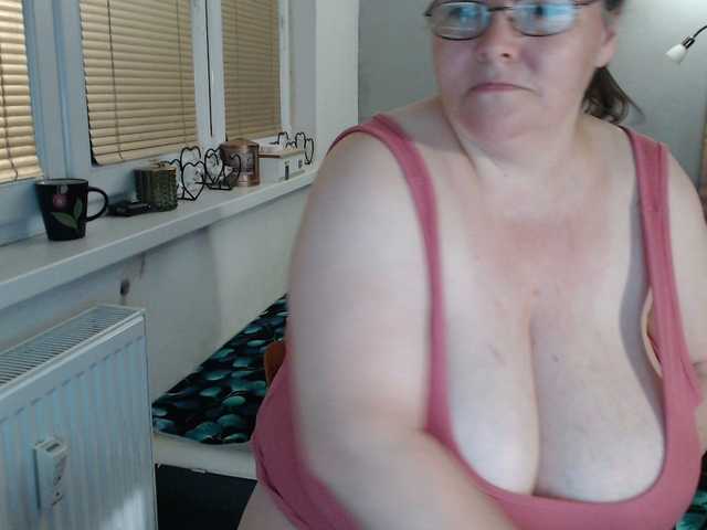 Bessy123 live cam on BongaCams