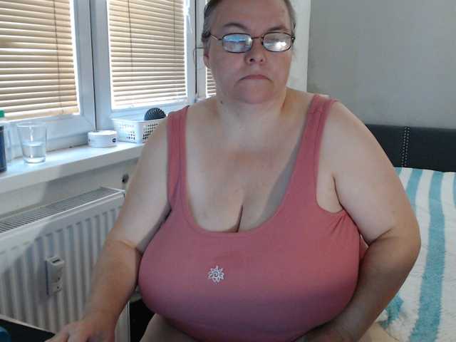 Bessy123 live cam on BongaCams