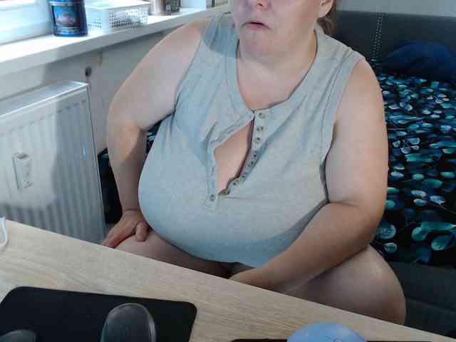 Bessy123 Live Webcam on BongaCams