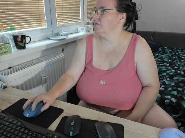Bessy123 Live Webcam on BongaCams