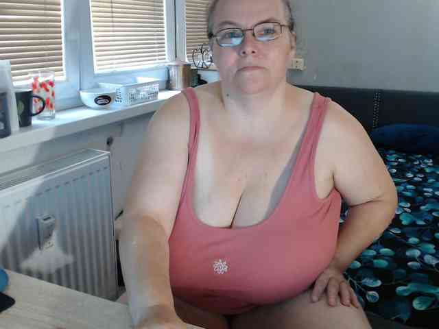 Bessy123 Live Webcam on BongaCams