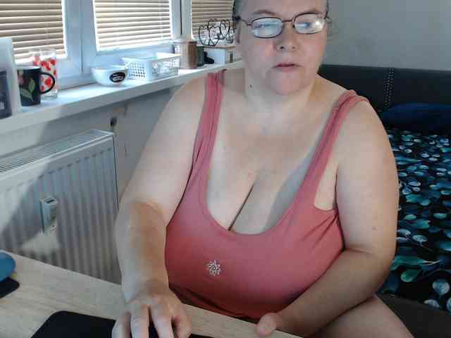 Bessy123 Live Webcam on BongaCams