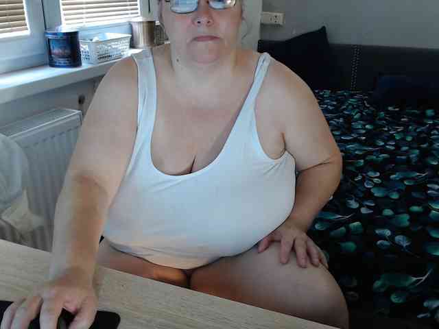 Bessy123 Live Webcam on BongaCams