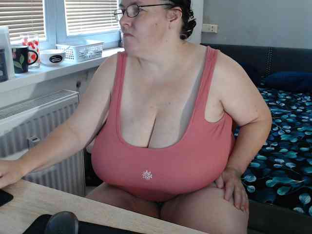 Bessy123 Live Webcam on BongaCams