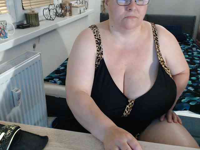 Bessy123 Live Webcam on BongaCams