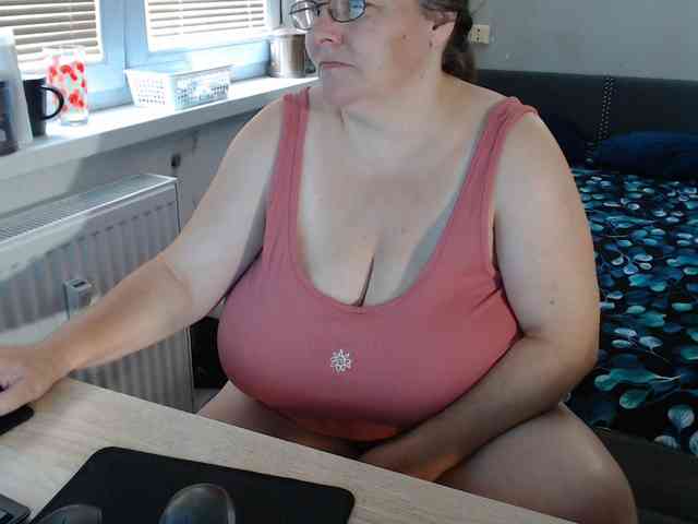 Bessy123 Live Webcam on BongaCams