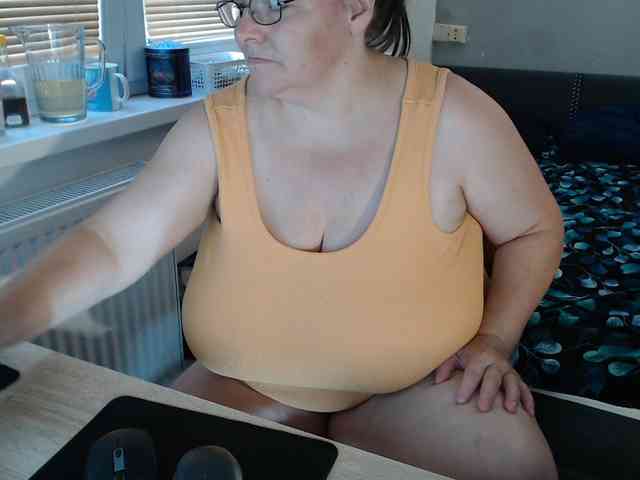 Bessy123 Live Webcam on BongaCams