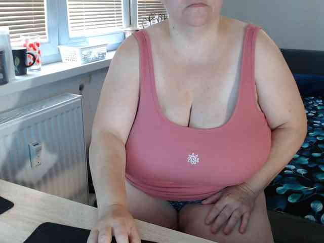 Bessy123 Live Webcam on BongaCams