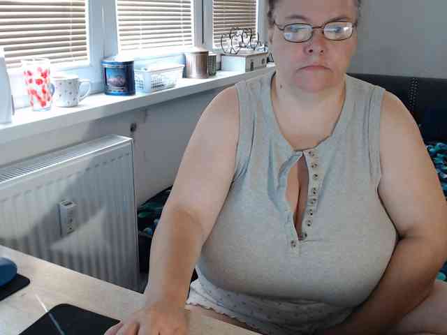 Bessy123 Live Webcam on BongaCams