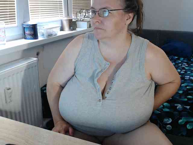 Bessy123 Live Webcam on BongaCams