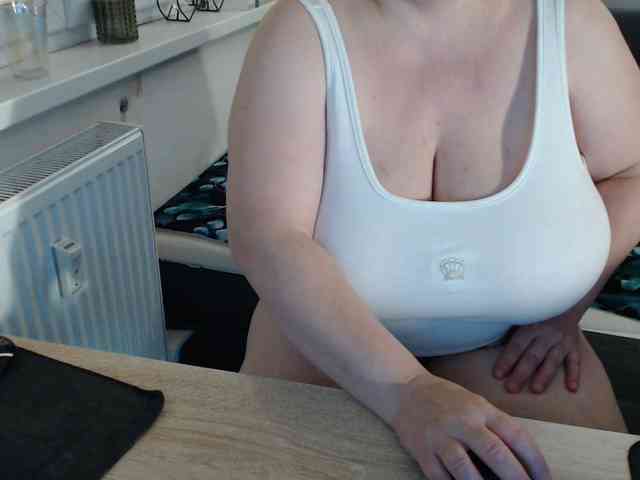 Bessy123 Live Webcam on BongaCams